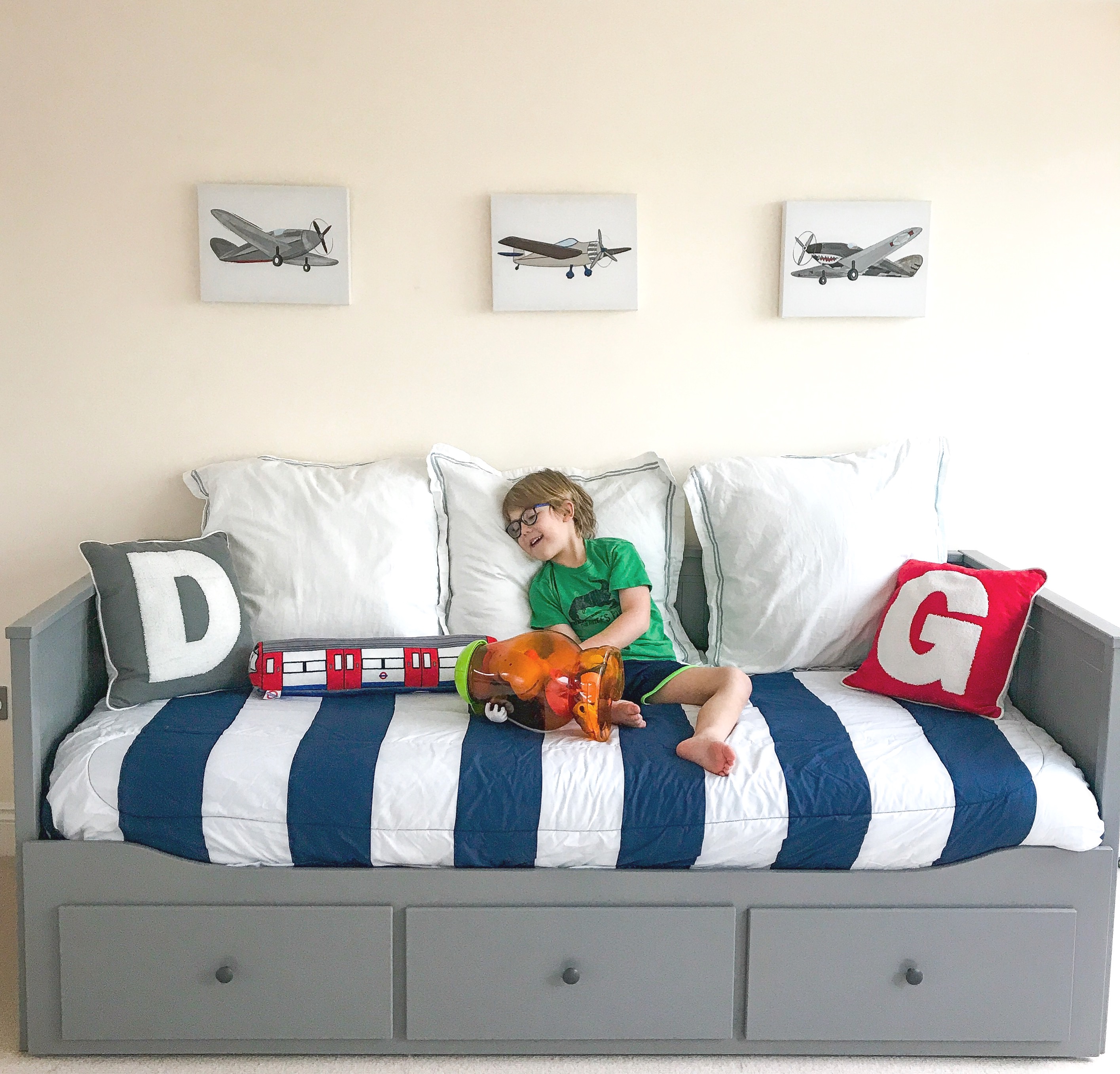 daybed boys room
